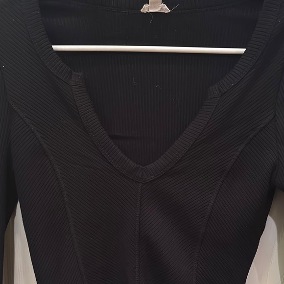 Black V-Neck Ribbed Women's Top - Picture 2 of 7